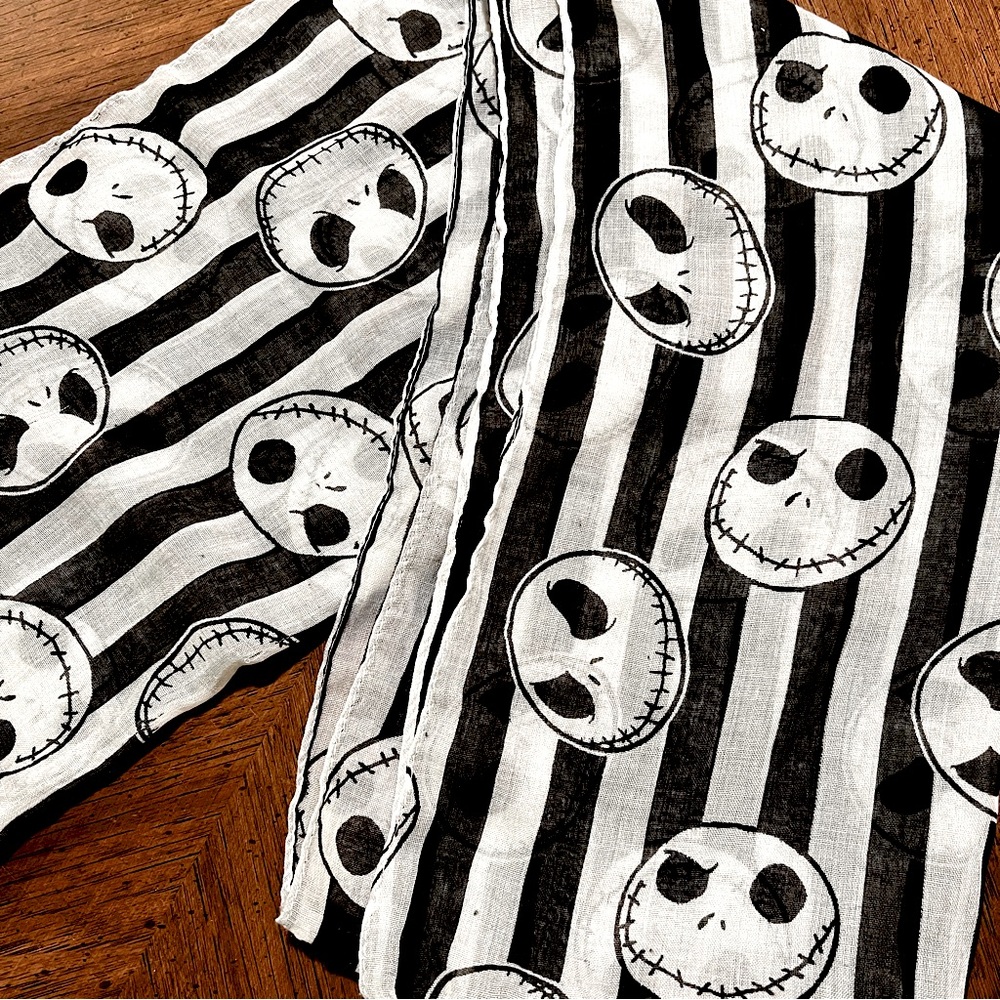 🕸️ The Nightmare Before Christmas Circle Scarf 🕸️